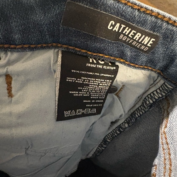 Kut from the Kloth Catherine Boyfriend Light Medium Wash Distressed Size 8 - Picture 3 of 4